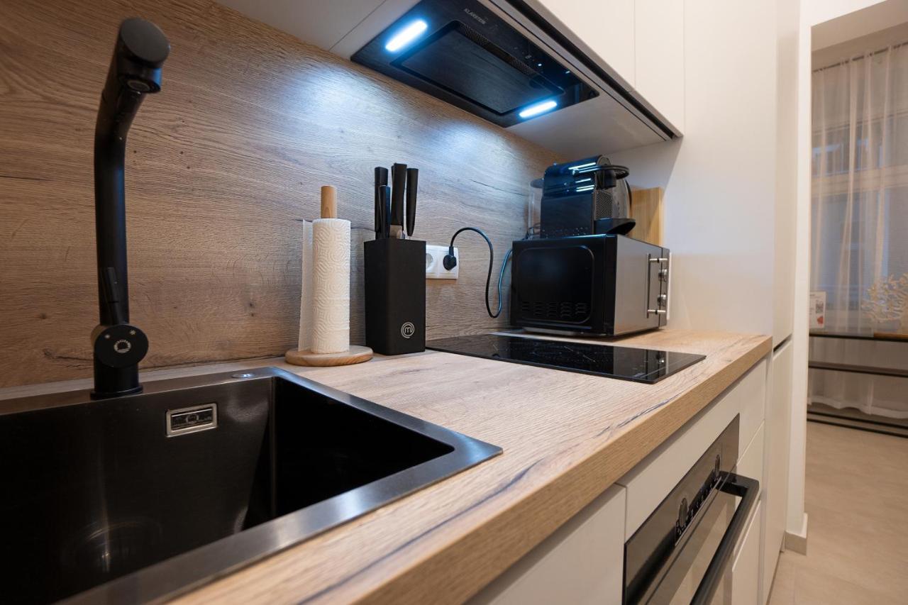 Stylish Central 1-Bedroom Apartment With A Terrace Bécs Kültér fotó