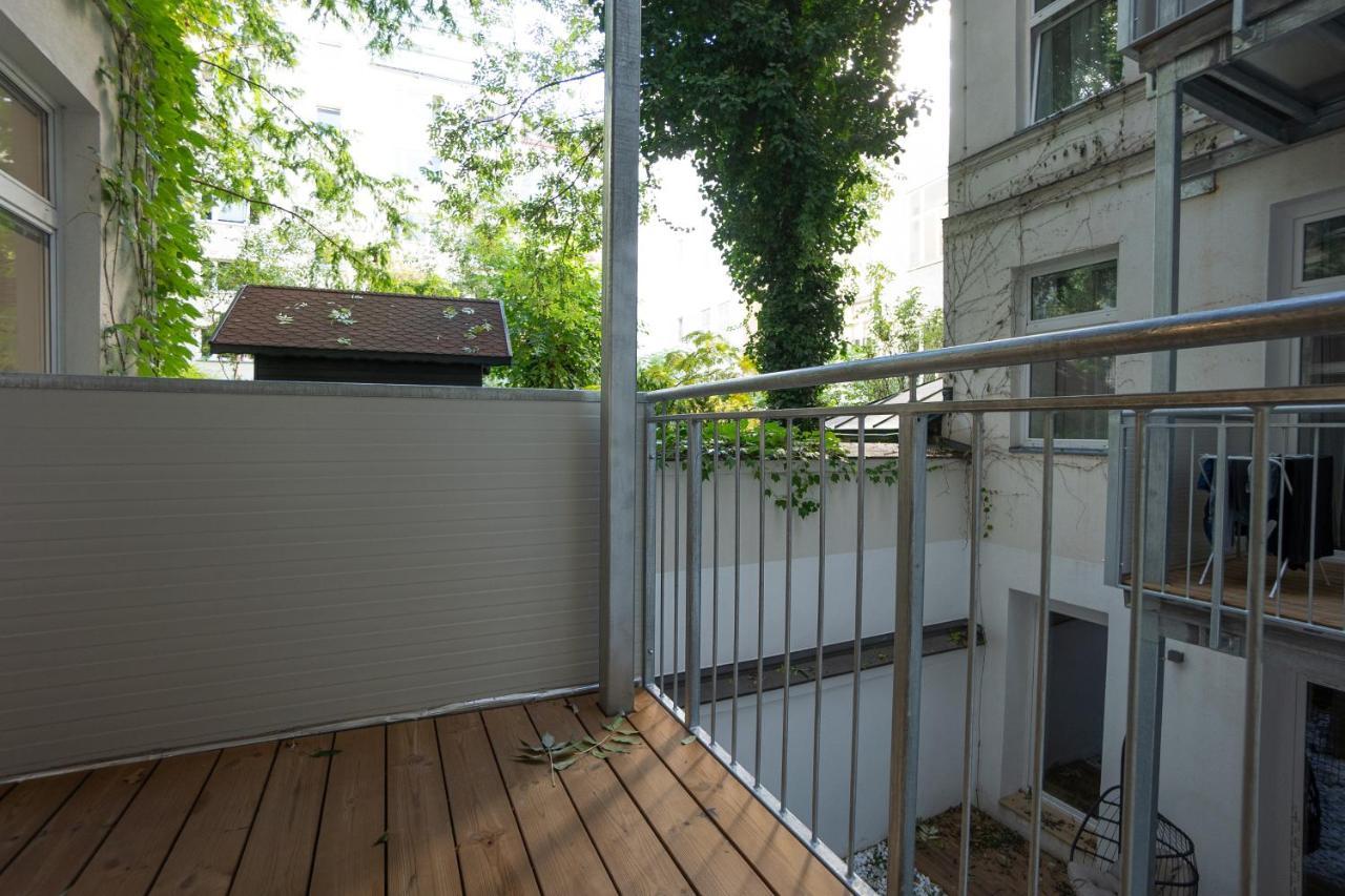 Stylish Central 1-Bedroom Apartment With A Terrace Bécs Kültér fotó