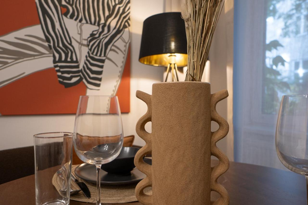 Stylish Central 1-Bedroom Apartment With A Terrace Bécs Kültér fotó