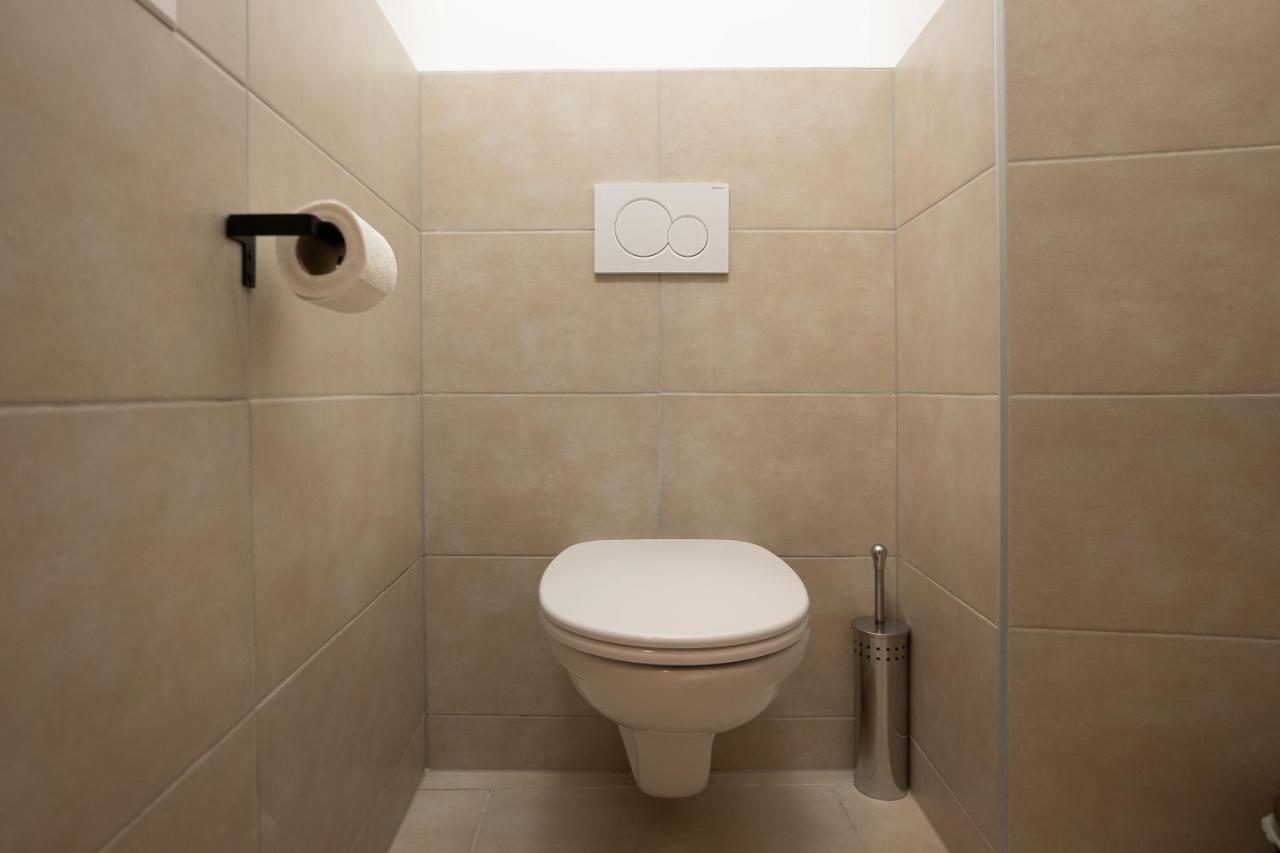 Stylish Central 1-Bedroom Apartment With A Terrace Bécs Kültér fotó
